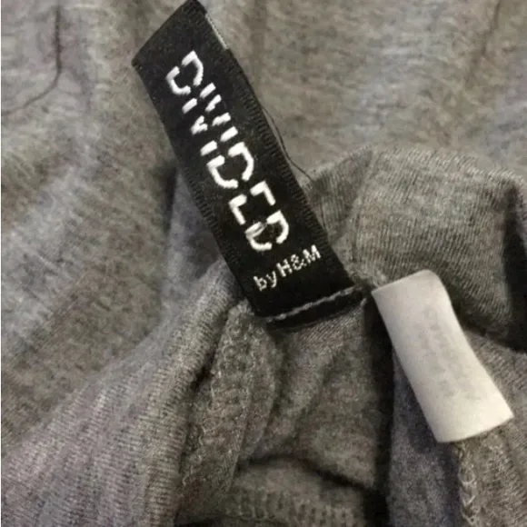 Divided by H&M turtleneck - Picture 2 of 5